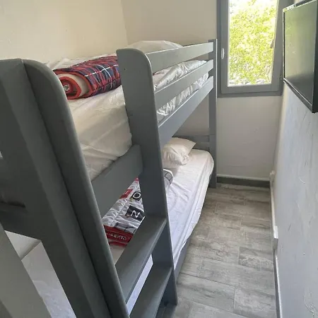 Climatise Avec Balcon, Piscine Et Parking Au Cap D'agde - Fr-1-723-50