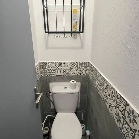 Climatise Avec Balcon, Piscine Et Parking Au Cap D'agde - Fr-1-723-50 Apartment