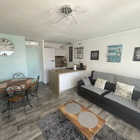 Climatise Avec Balcon, Piscine Et Parking Au Cap D'agde - Fr-1-723-50 *
